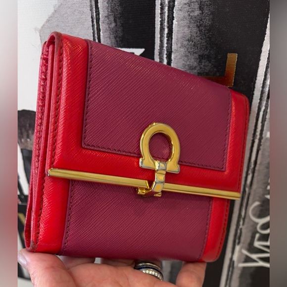 ❤️🩷SALVATORE FERRAGAMO
MEASUREMENTS IN PHOTOS 
FEEL FREE TO ASK QUESTIONS-EUC🩷❤️ - Picture 3 of 14